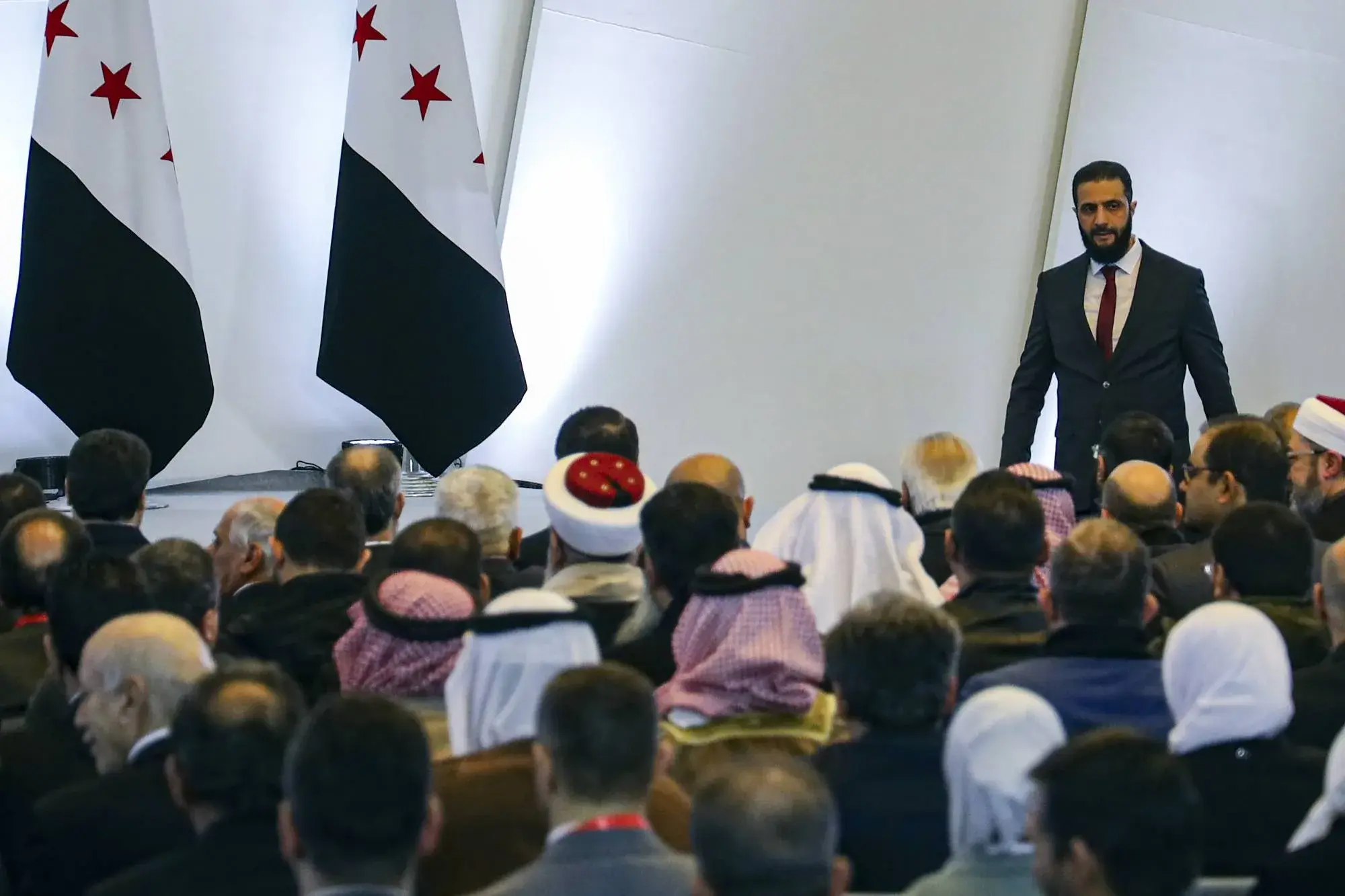 منظمة تقترح حواراً مستمراً لـ18 شهراً .. ومعالجة البطالة المقنعة بفرص عمل بديلة