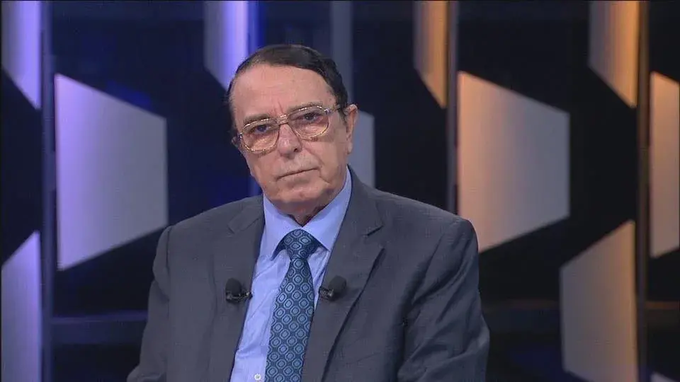 وفاة رياض نعسان آغا.. رحل بعد سقوط النظام الذي أدانه ومنعه من العودة