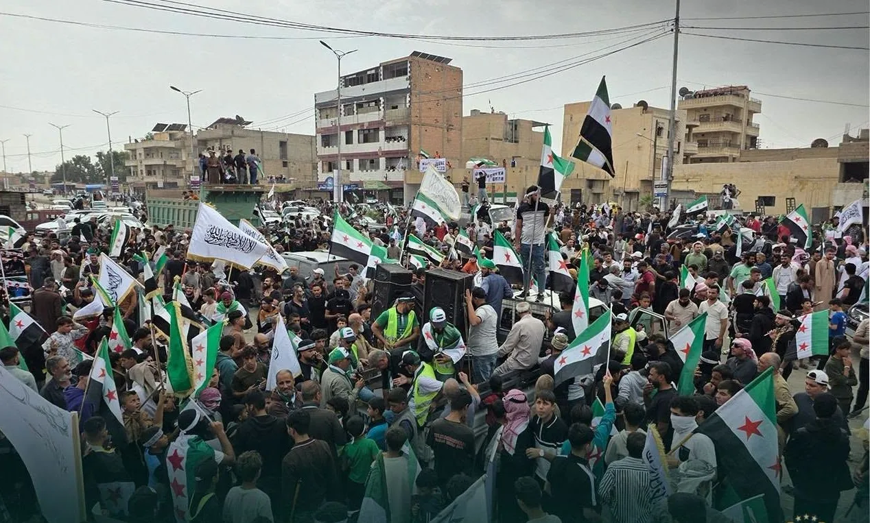 جمعة العلم في الحسكة دعماً لسيادة الدولة .. توتر أمني واعتداء على صحفيين